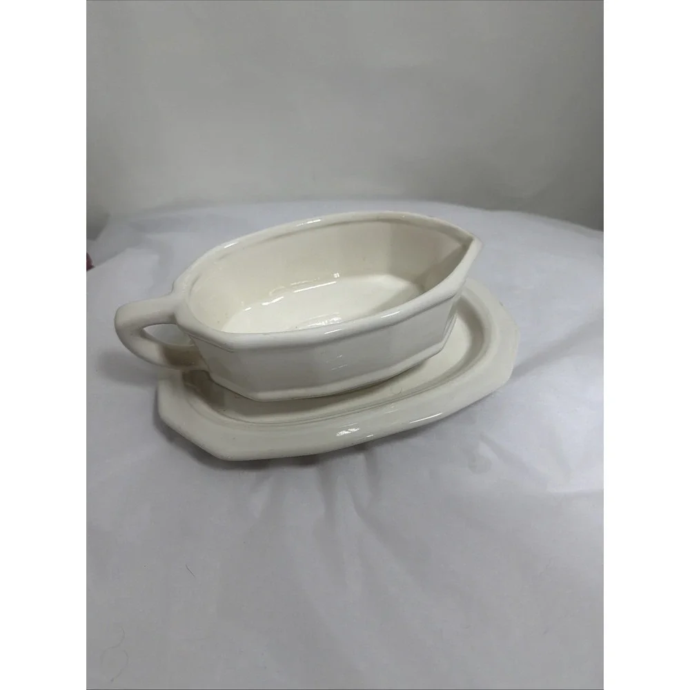 Vtg~Pfaltzgraff~Heritage White~Stoneware~Octagonal Gravy Boat with Underplate
